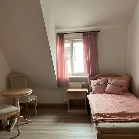 Fuer Personal Im Hotelgewerbe, Monteure, Auszubildende Und Arbeiter Homestay